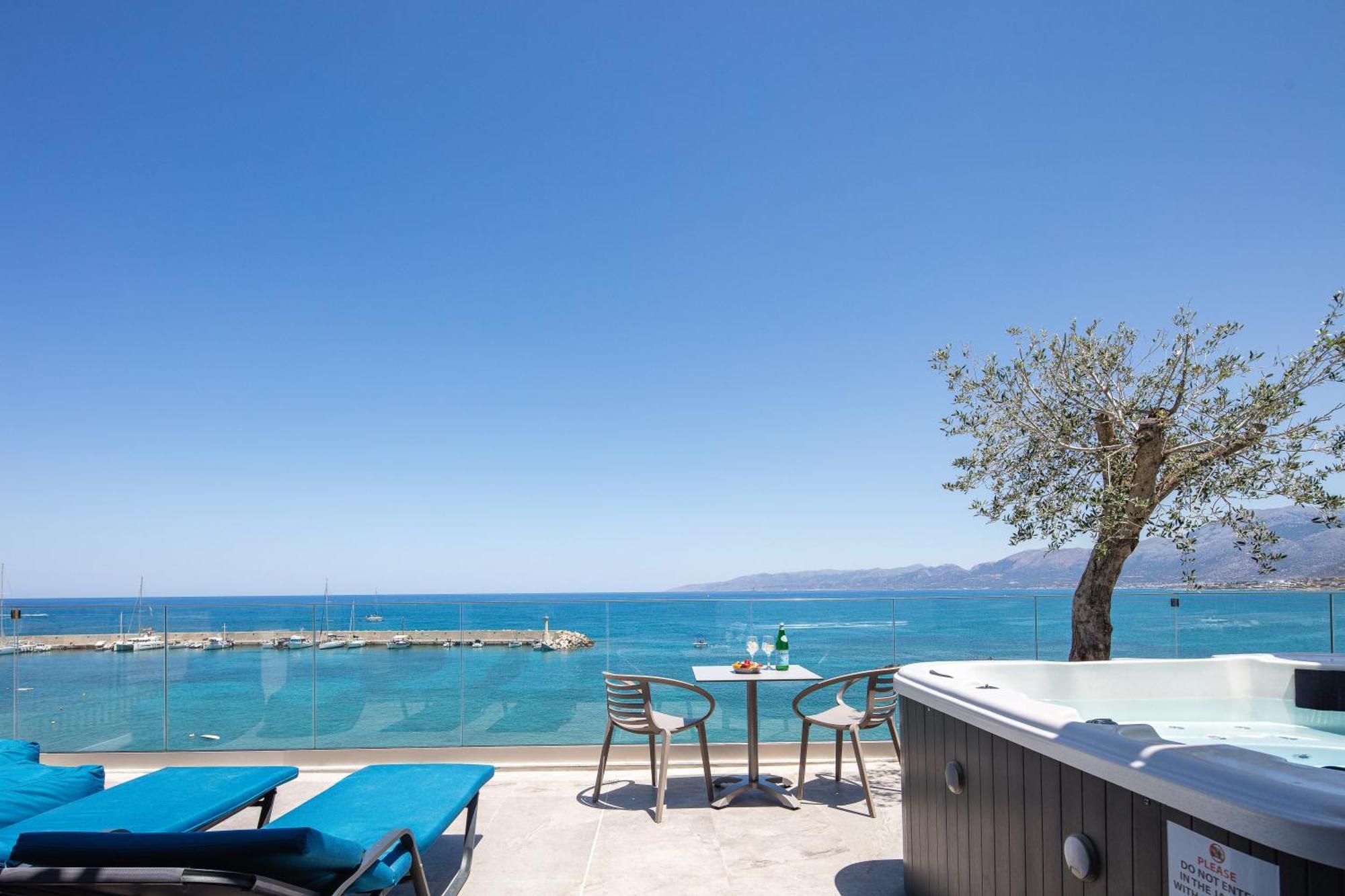 Skipper Beachfront Suites Херсониссос Экстерьер фото